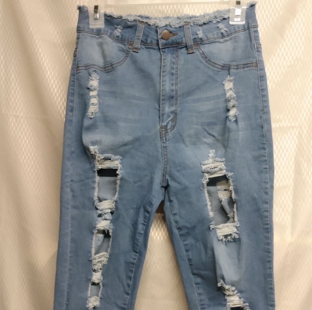 Fashion Nova Distressed Capri, 13, Lt Denim Blue, Pre-owned